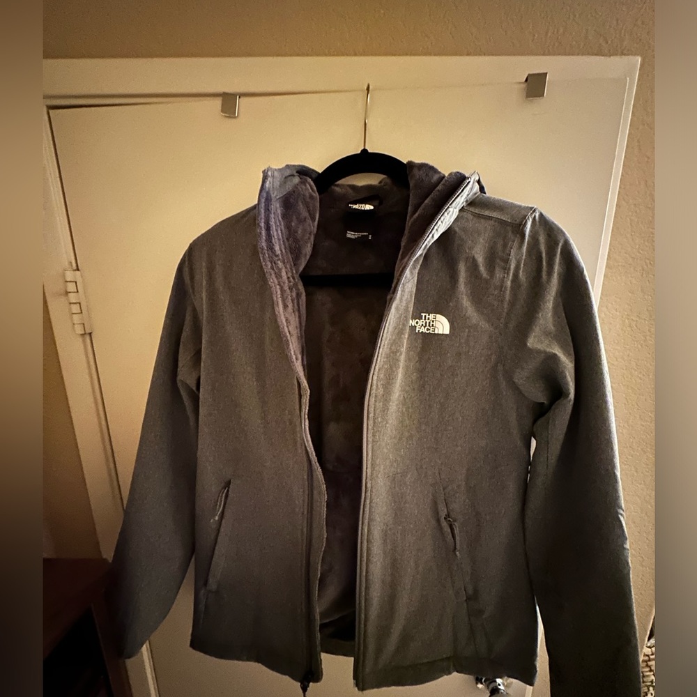 🤍Grey Northface Jacket with hoodie